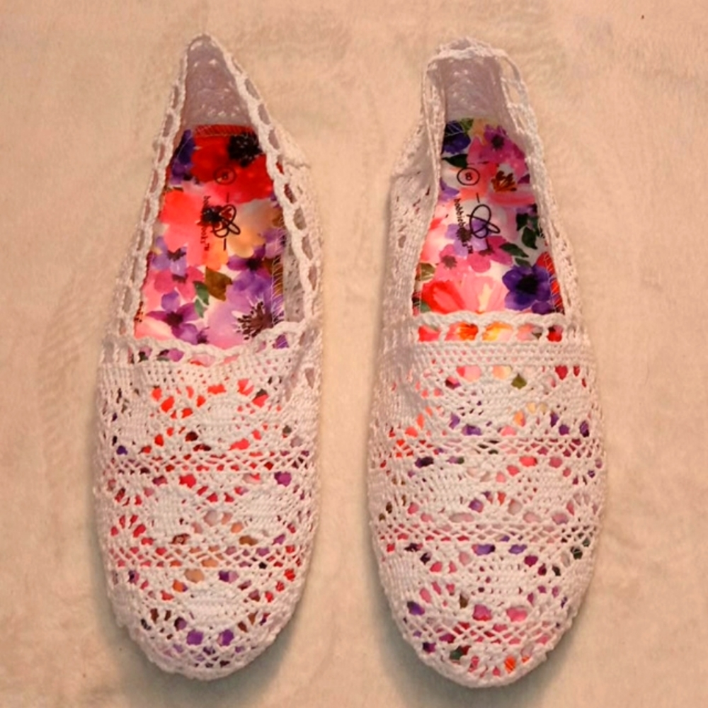 👟 NWT Bobbie Brooks White Crocheted Shoes – Size 6 & 8, Lightweight Slip-On